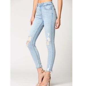 NWT Hidden Amelia Light Wash Distressed Denim Skinny Jeans Size 24
